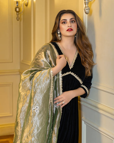 Kalki Black Solid Velvet Suit Set