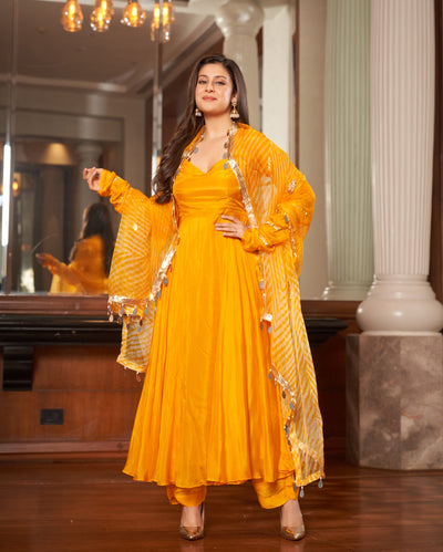 Avittam Mustard Yellow Leheriya Silk Suit Set