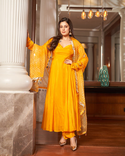 Avittam Mustard Yellow Leheriya Silk Suit Set