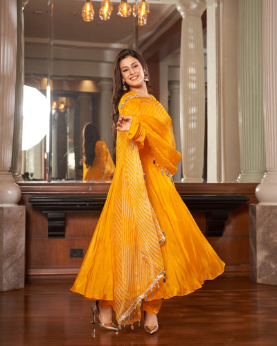 Avittam Mustard Yellow Leheriya Silk Suit Set